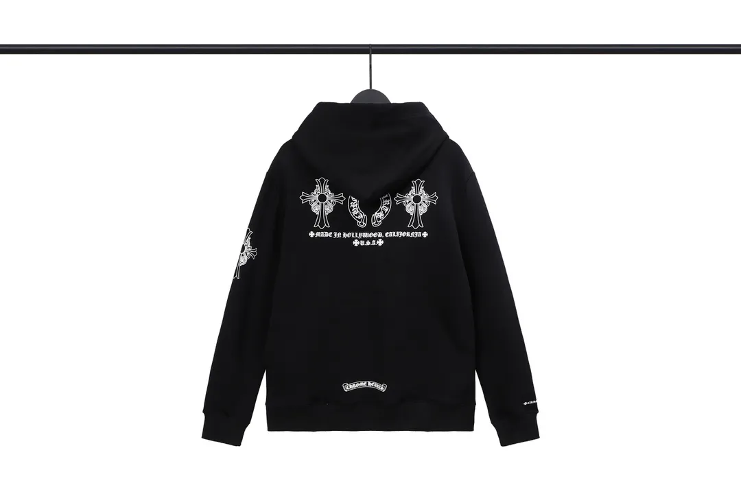 M17—P210 -Chrome Hearts/Chrome Hearts printed sweatshirt cardigan jacket -420 grams of high-density, high-quality wool, soft, delicate and skin-friendly, soft and silky to the touch, warm and skin-friendly -The hardware zipper accessories are all customized and full of details -Colour: black white -Size: S M L XL